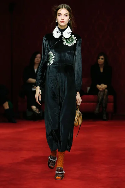 Look 17
